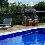 Waltersdorf - Pool & Wellness アパート バート・シャンダウ